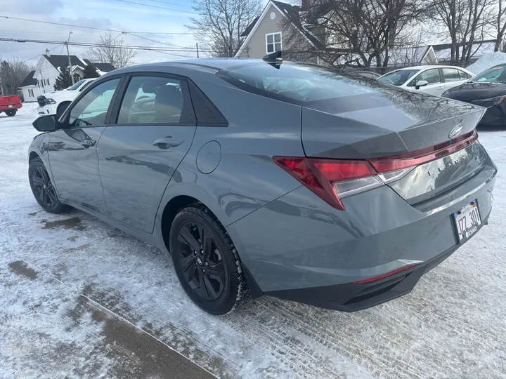 2022 Hyundai Elantra Image