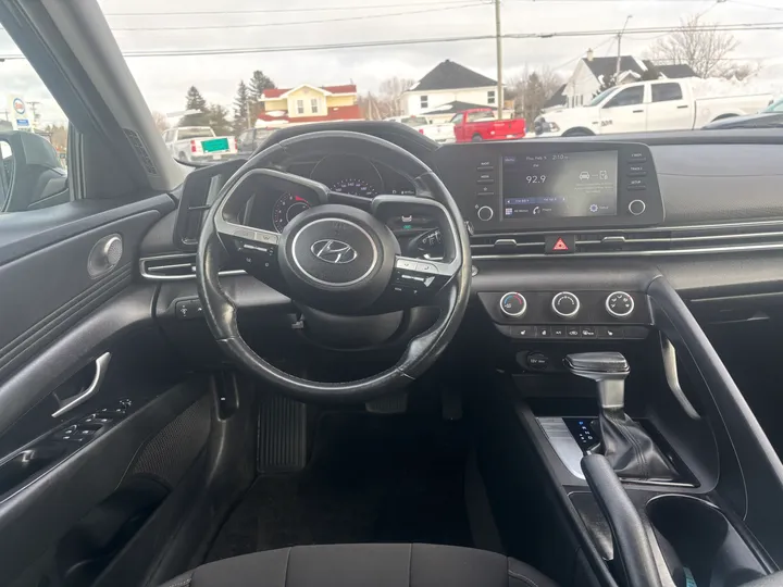 2022 Hyundai Elantra Image