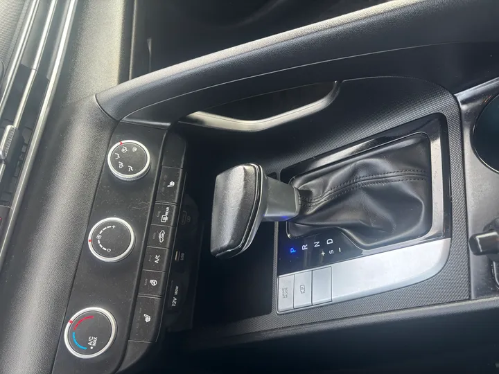 2022 Hyundai Elantra Image