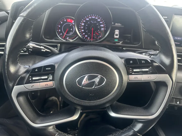 2022 Hyundai Elantra Image