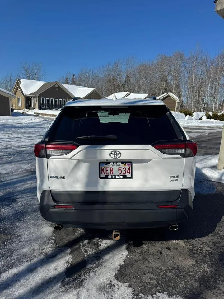 2019 Toyota Rav 4 XLE Image