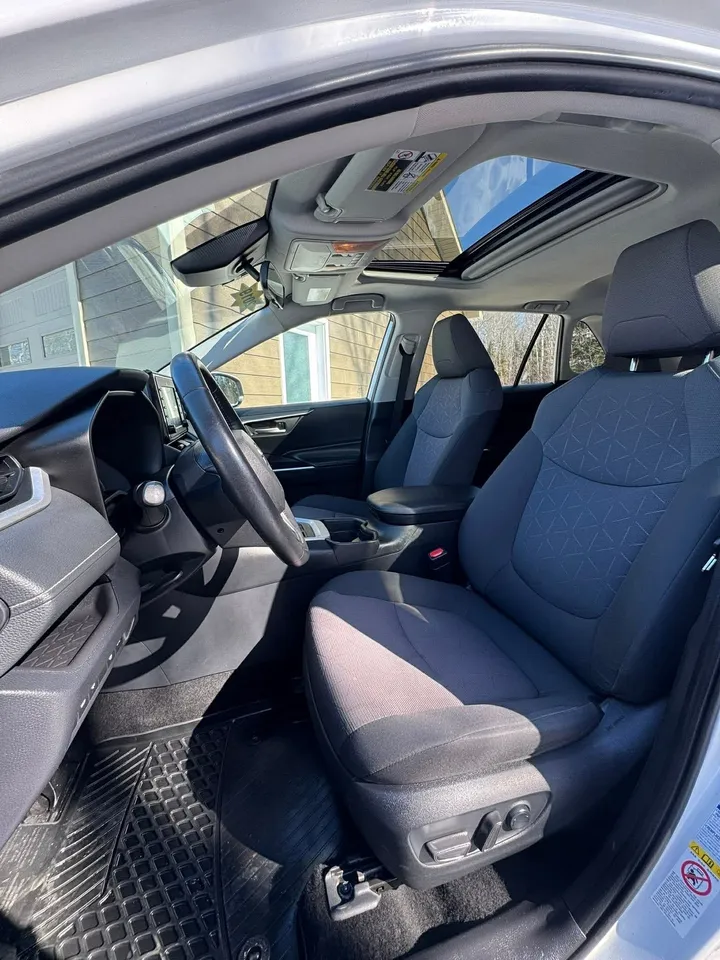 2019 Toyota Rav 4 XLE Image