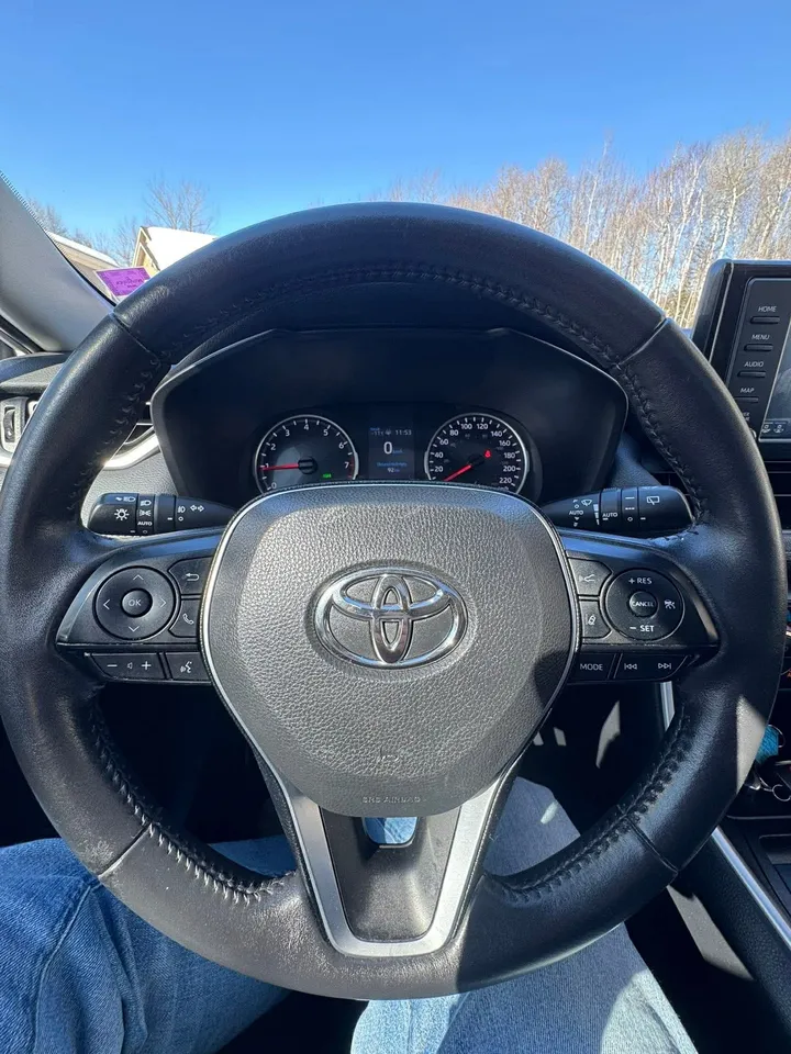 2019 Toyota Rav 4 XLE Image