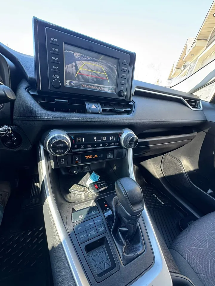 2019 Toyota Rav 4 XLE Image