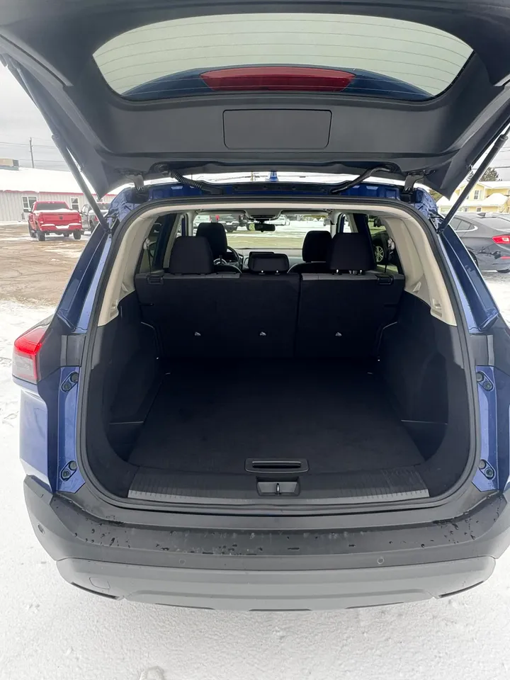 2023 Nissan Rogue SV Image