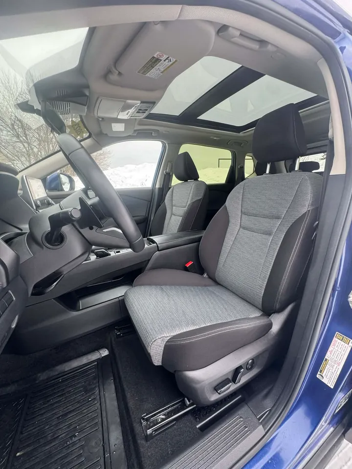 2023 Nissan Rogue SV Image