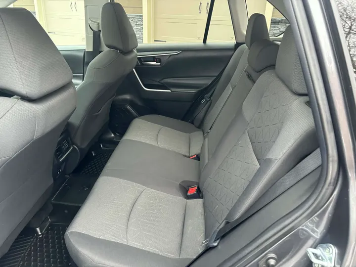 2021 Toyota Rav 4 XLE Hybrid Image