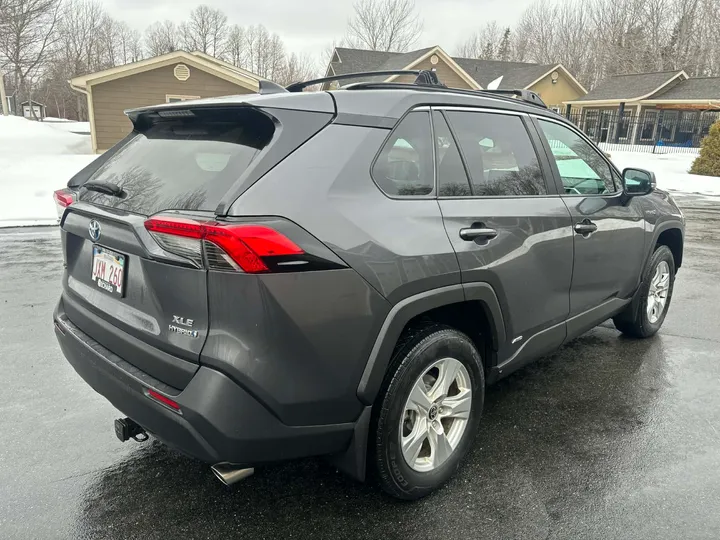 2021 Toyota Rav 4 XLE Hybrid Image