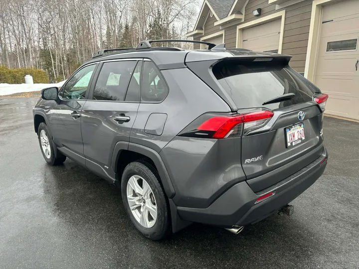 2021 Toyota Rav 4 XLE Hybrid Image