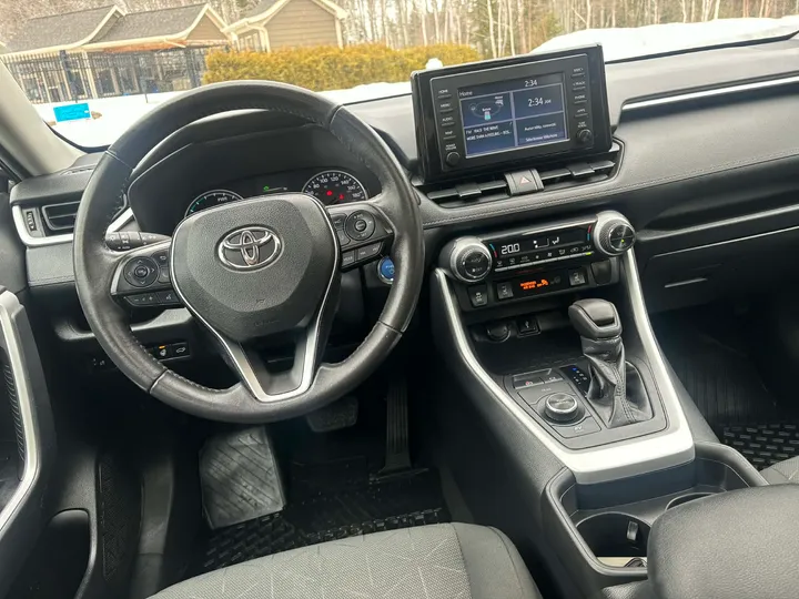 2021 Toyota Rav 4 XLE Hybrid Image