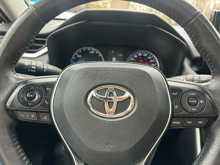 2021 Toyota Rav 4 XLE Hybrid Image