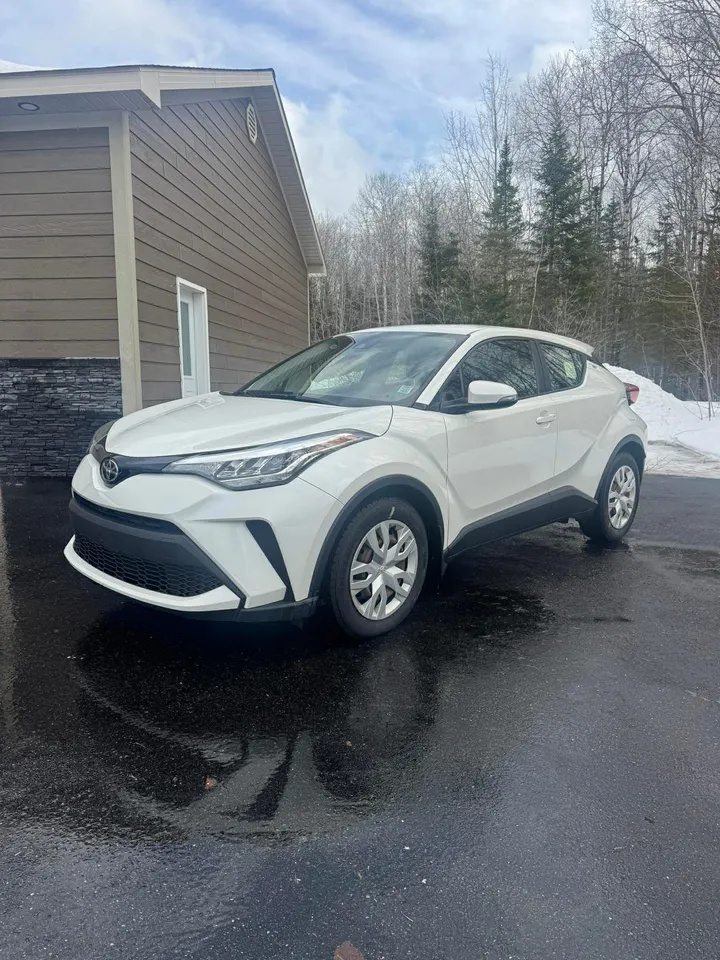 2021 Toyota C-HR XLE Image