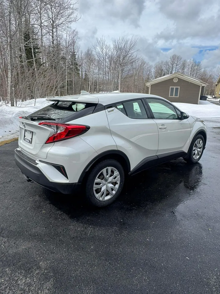 2021 Toyota C-HR XLE Image