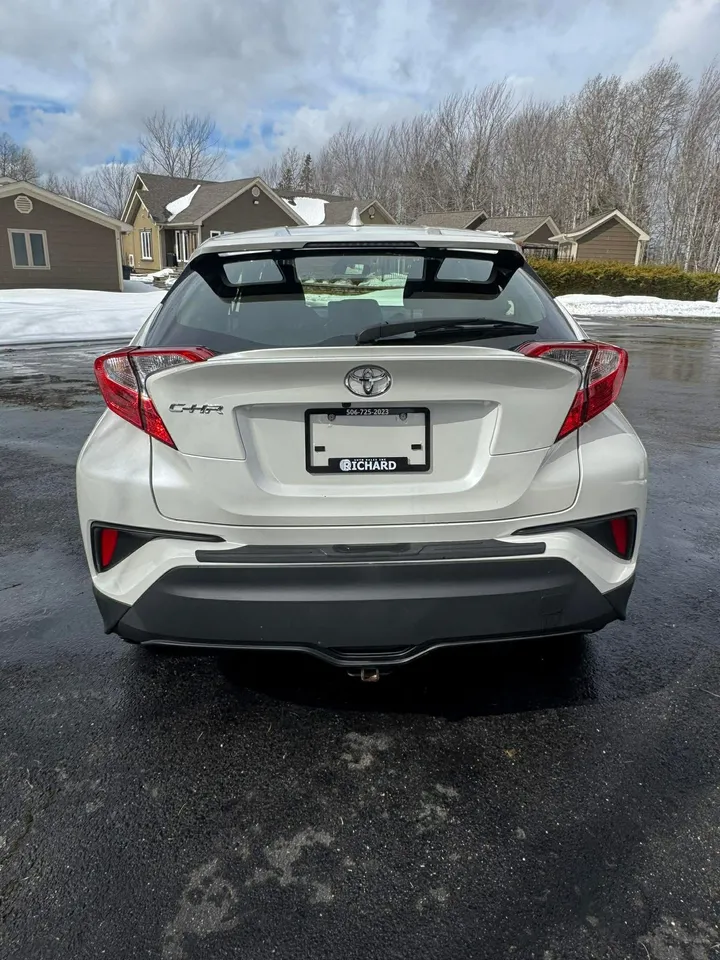 2021 Toyota C-HR XLE Image