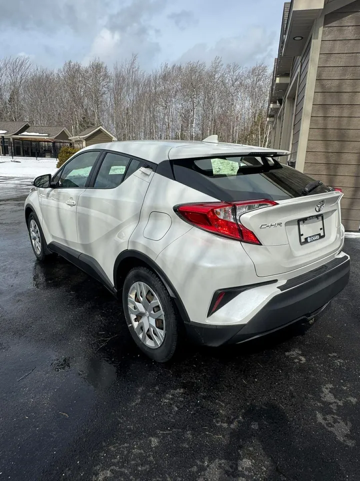 2021 Toyota C-HR XLE Image