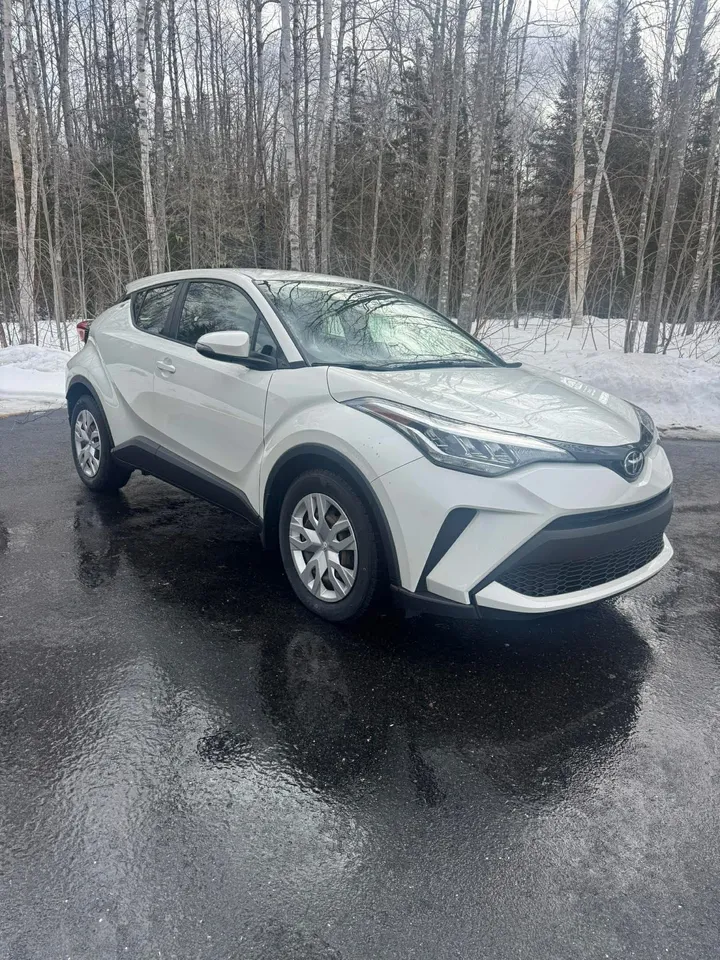 2021 Toyota C-HR XLE Image