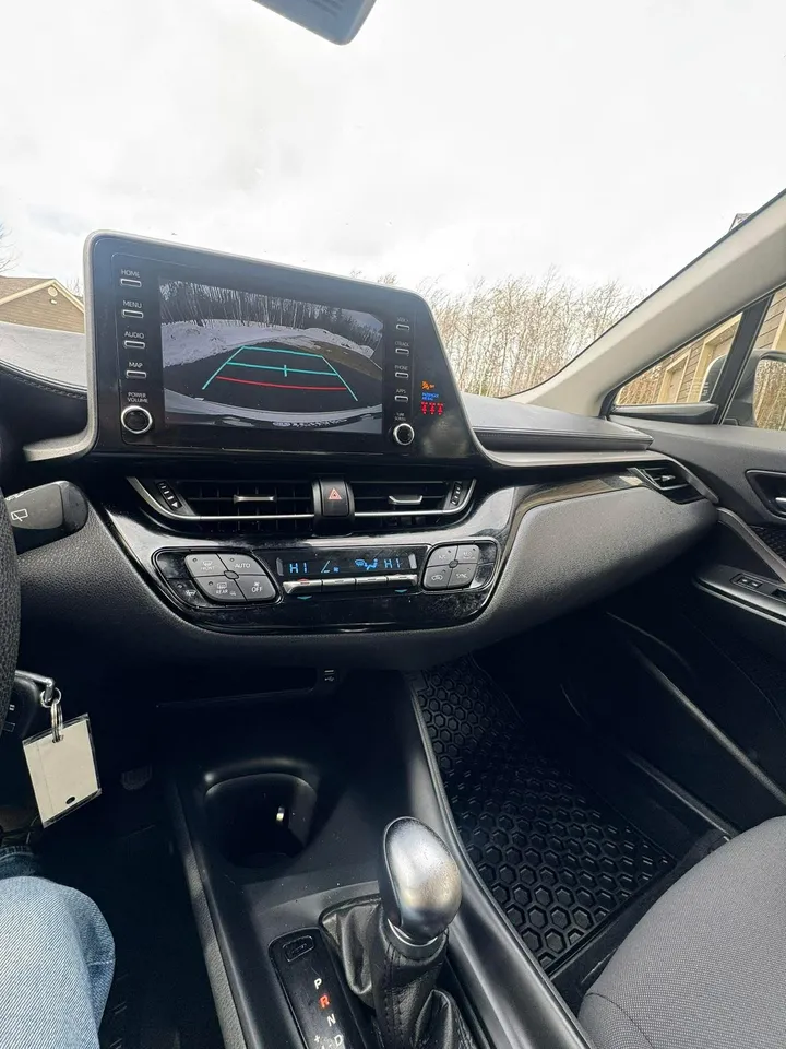 2021 Toyota C-HR XLE Image
