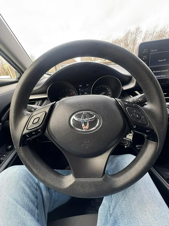 2021 Toyota C-HR XLE Image
