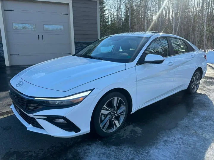 2024 Hyundai Elantra Luxury Image