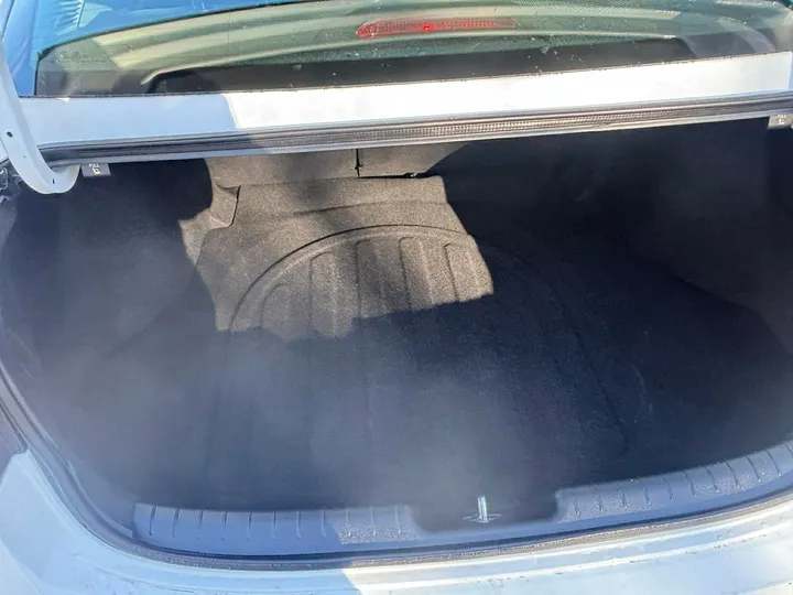 2024 Hyundai Elantra Luxury Image