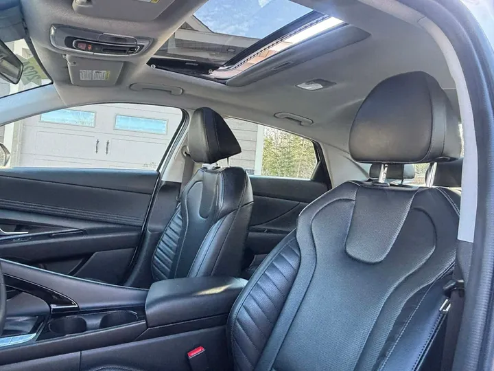 2024 Hyundai Elantra Luxury Image