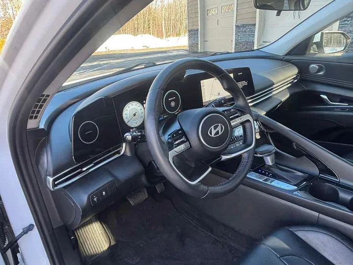 2024 Hyundai Elantra Luxury Image