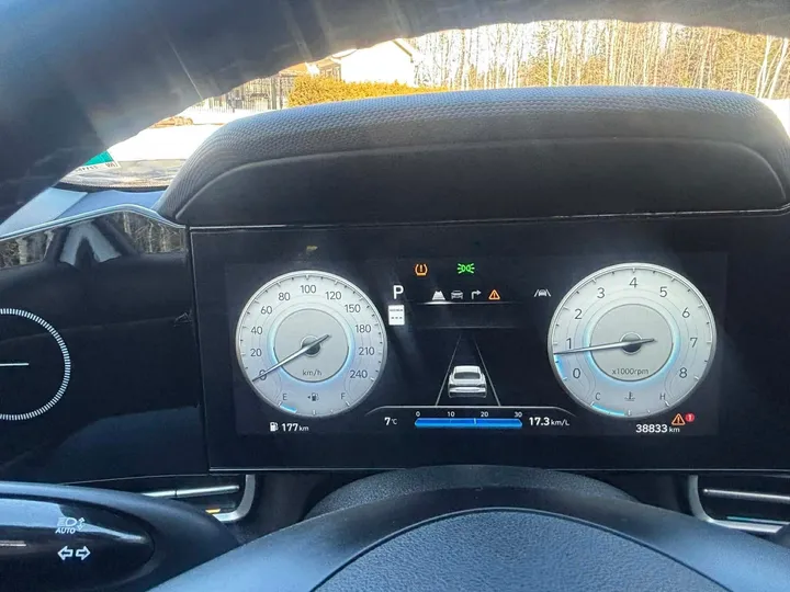 2024 Hyundai Elantra Luxury Image