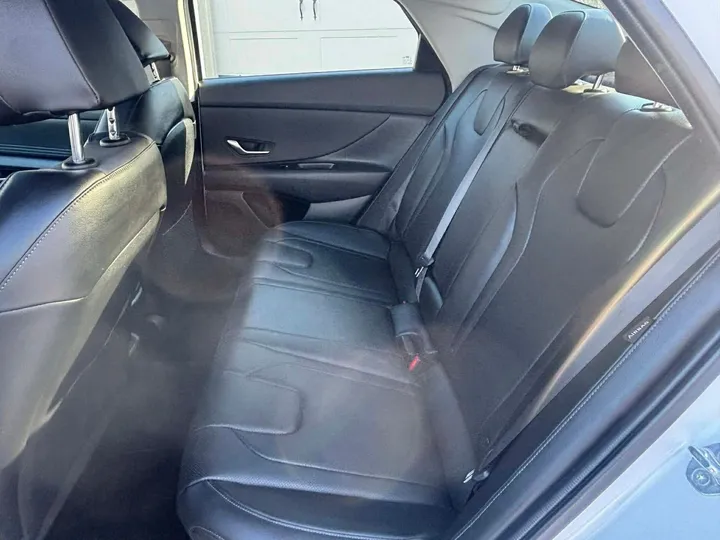 2024 Hyundai Elantra Luxury Image