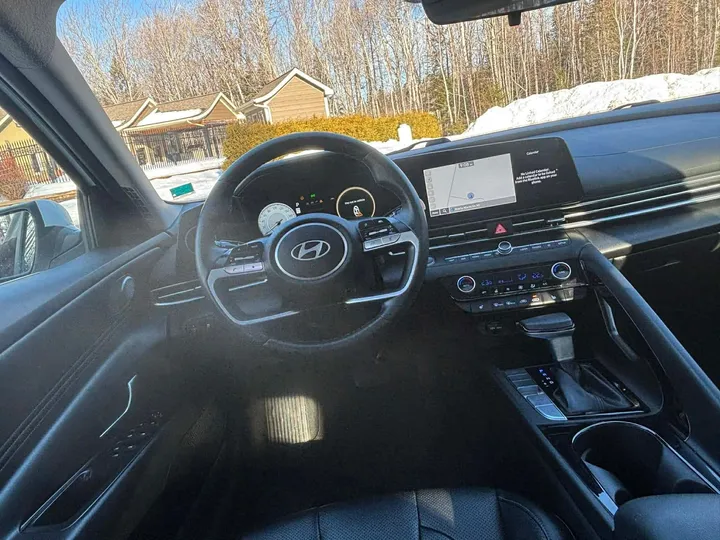 2024 Hyundai Elantra Luxury Image