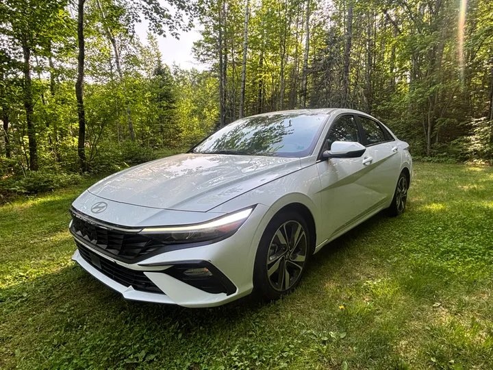 2024 Hyundai Elantra Luxury Image