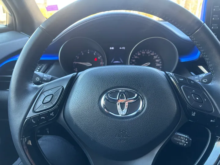 2021 Toyota CH-R XLE Image