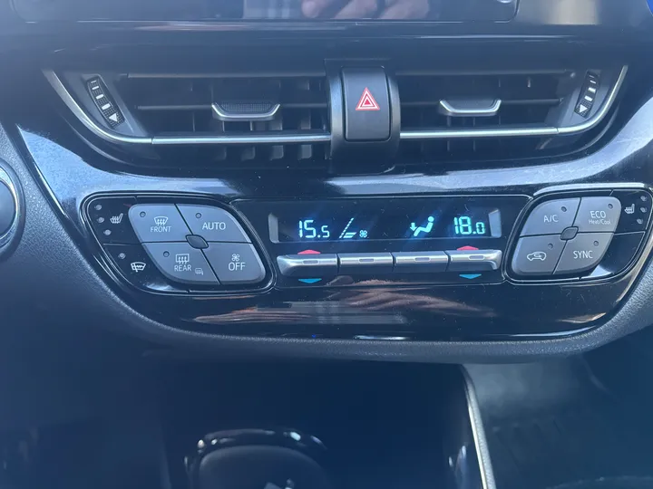 2021 Toyota CH-R XLE Image