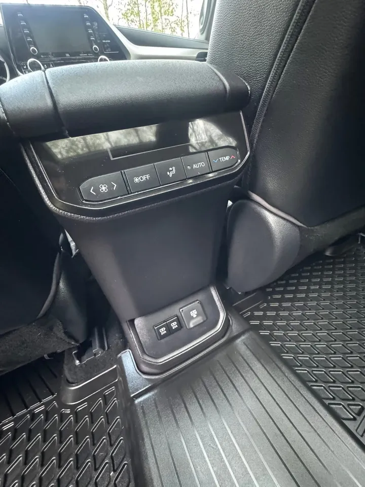 2021 Toyota Highlander Limited Image