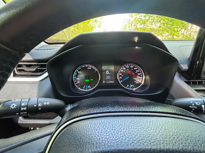2021 Toyota Rav 4 XLE Hybrid Image