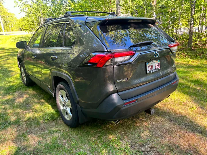 2021 Toyota Rav 4 XLE Hybrid Image