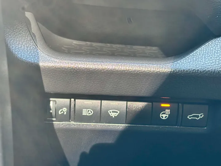 2021 Toyota Rav 4 XLE Hybrid Image