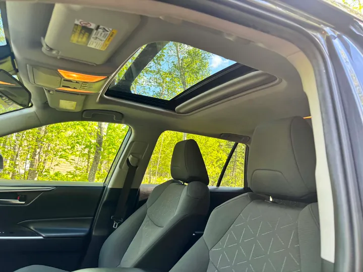 2021 Toyota Rav 4 XLE Hybrid Image