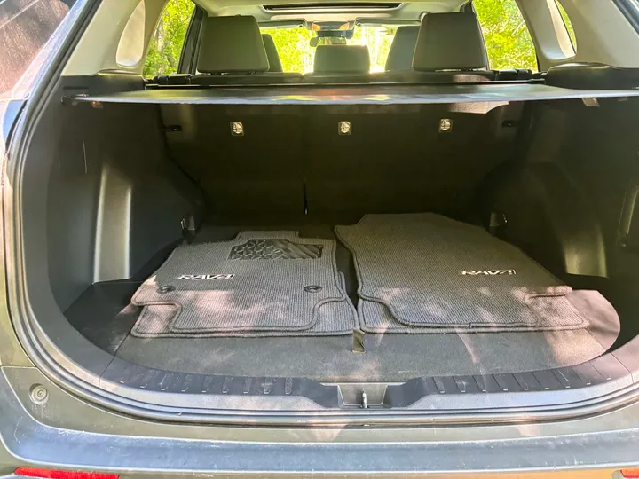 2021 Toyota Rav 4 XLE Hybrid Image