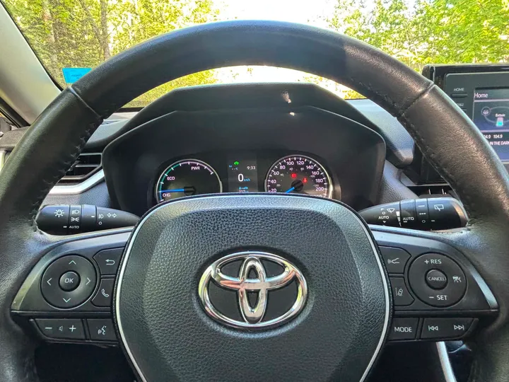 2021 Toyota Rav 4 XLE Hybrid Image