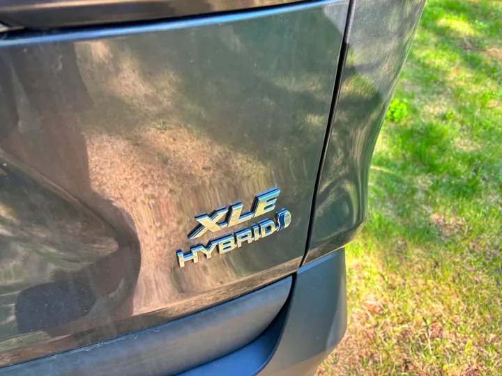 2021 Toyota Rav 4 XLE Hybrid Image