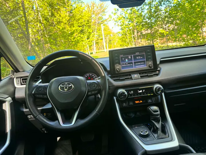 2021 Toyota Rav 4 XLE Hybrid Image