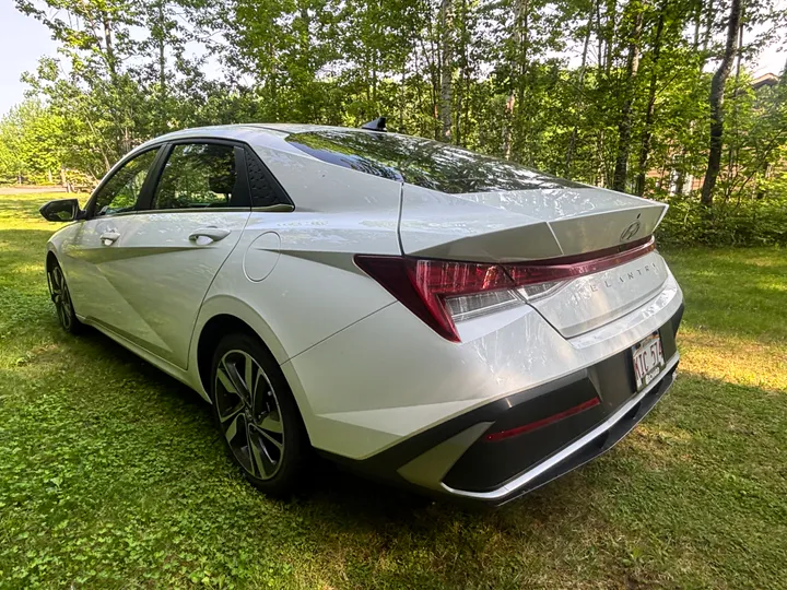 2024 Hyundai Elantra Luxury Image