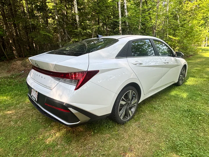 2024 Hyundai Elantra Luxury Image