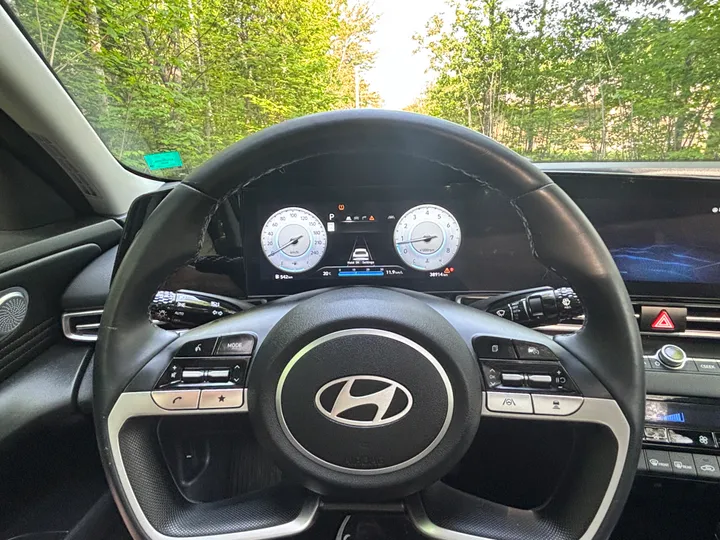 2024 Hyundai Elantra Luxury Image