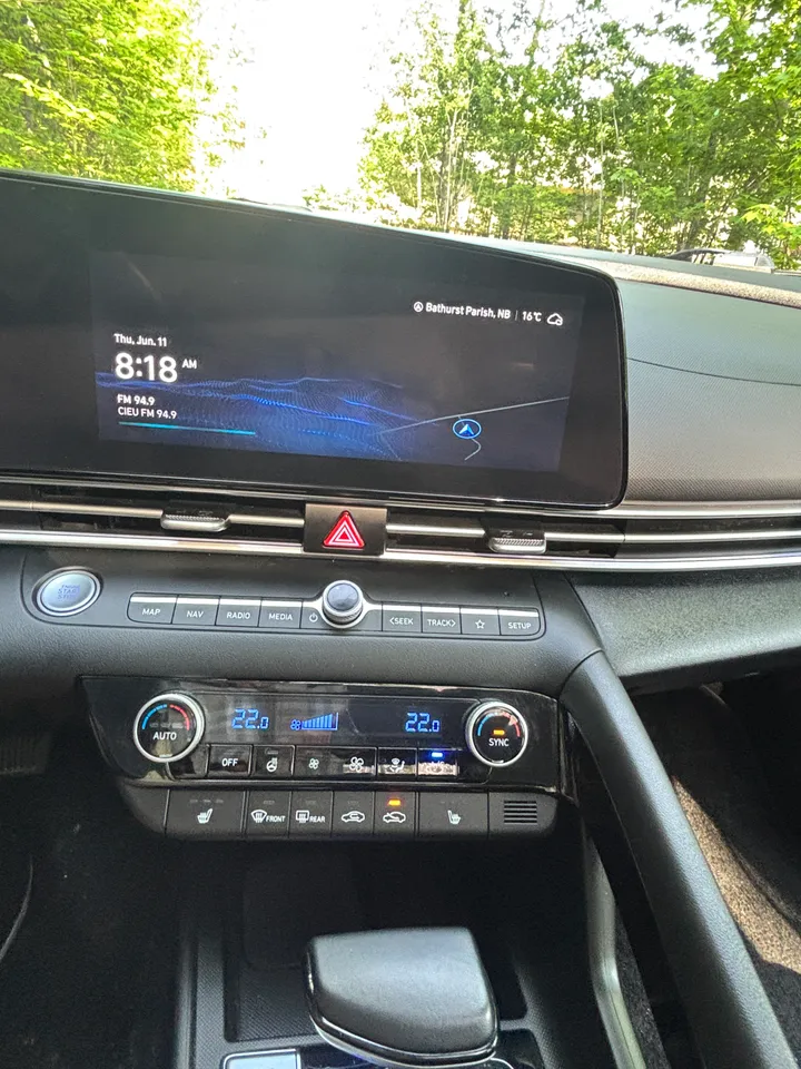 2024 Hyundai Elantra Luxury Image