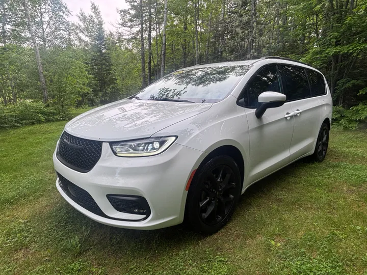 2023 Chrysler Pacifica Touring Image
