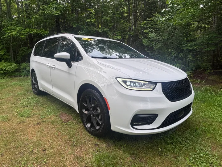 2023 Chrysler Pacifica Touring Image