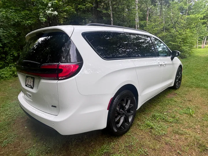 2023 Chrysler Pacifica Touring Image