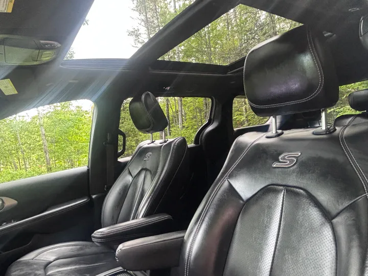2023 Chrysler Pacifica Touring Image