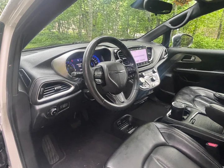 2023 Chrysler Pacifica Touring Image